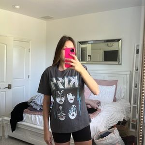 Kiss graphic tee